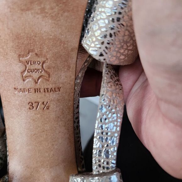 Gaston Lucieli burnished gold platform heels - Picture 4 of 10